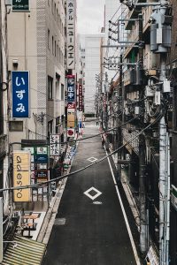 777影视动漫专区封面，日本动画新番宣传海报，画风细腻色彩鲜艳